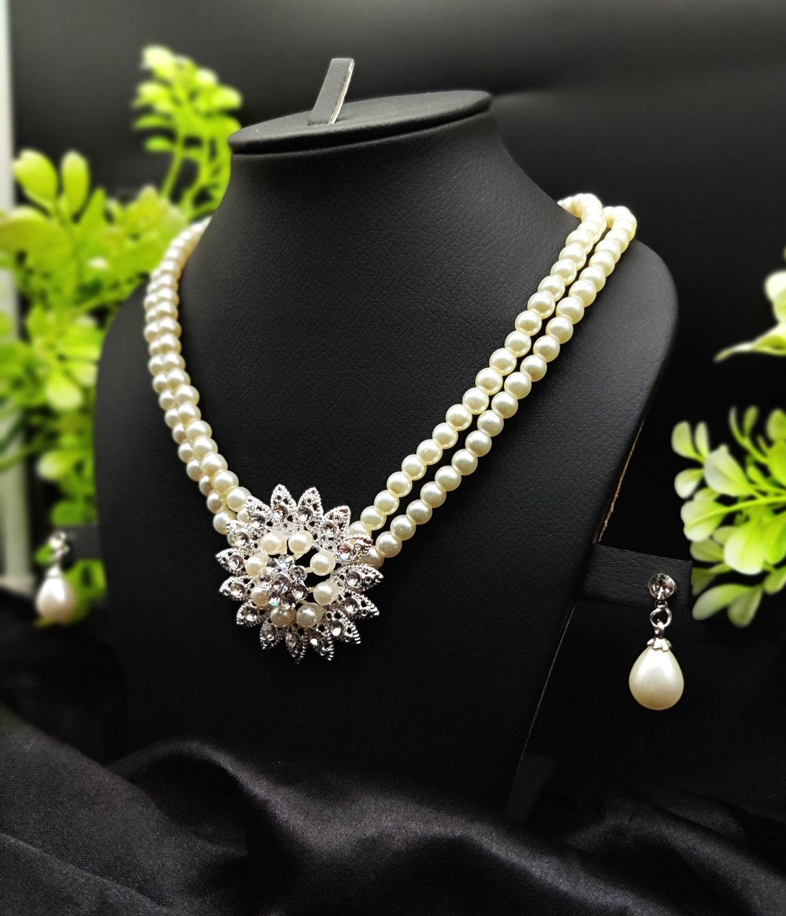 Imported Graceful Pearl Necklace Set With Exquisite Floral Pendant ๐ | Luxury Look For Less