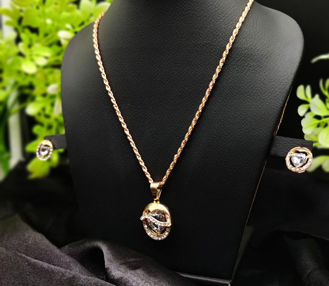 Luxury Gold Oval Pendant Necklace Set | Crystal Glow Edition✨ | Timeless Design💎💎