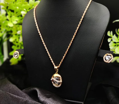 Luxury Gold Oval Pendant Necklace Set | Crystal Glow Edition✨ | Timeless Design💎💎