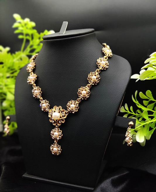Premium Minimalist Flower Pearl Embedded Necklace Set | Top Pick Collection ✨✨